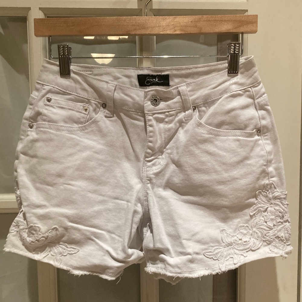 Women’s white floral patterned jean shorts size 4